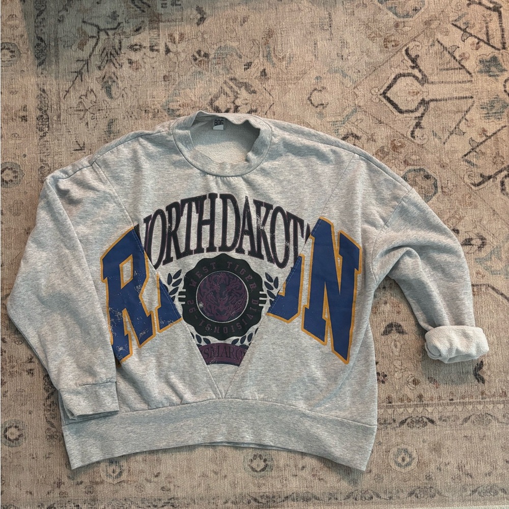 Urban Outfitters BDG Gray North Dakota split logo Crewneck Sweatshirt Small